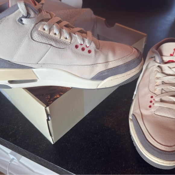 Air Jordan - Picture 4 of 4